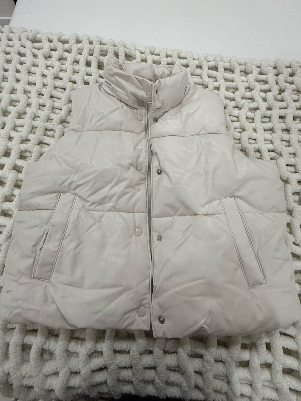 Old Navy Quilted Puffer Vest in Light Cream